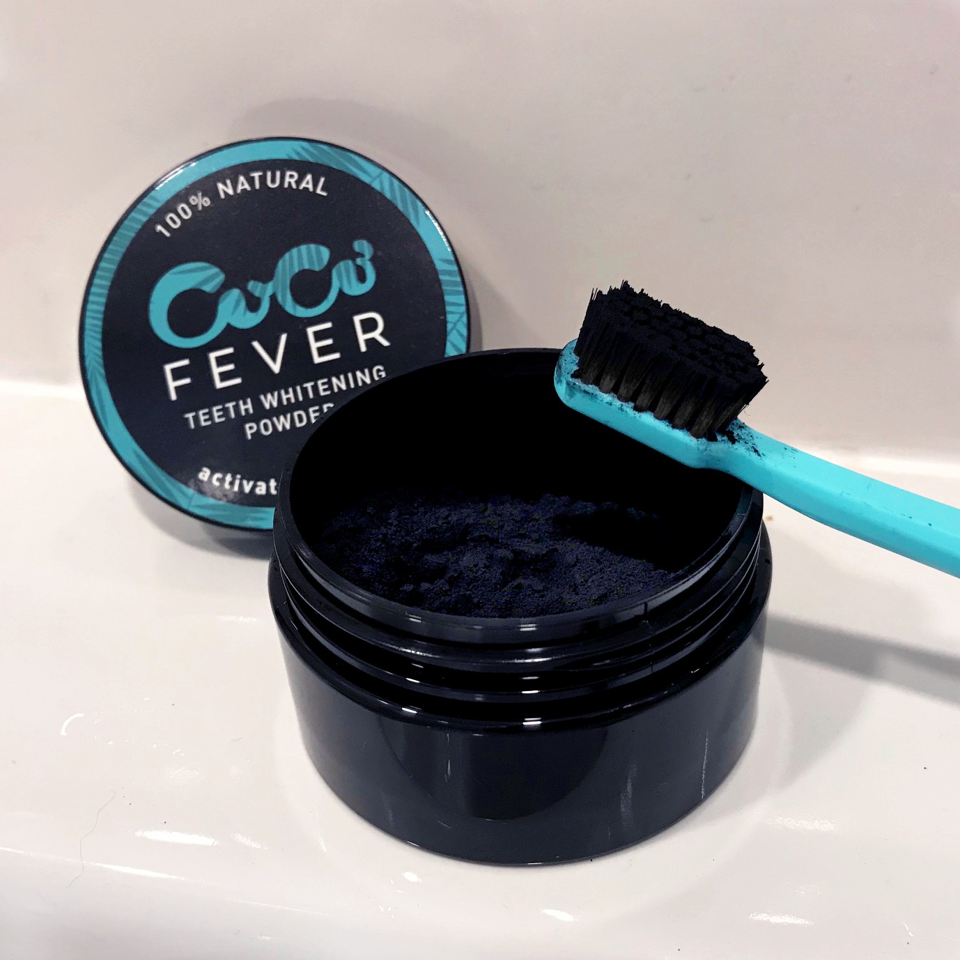 Натурална пудра за избелване на зъби с активен въглен Coco Fever 30г
