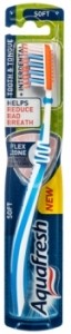 Четка за зъби Aquafresh Tooth & Tongue + Interdental